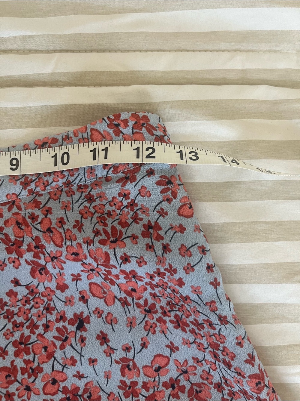 H&M Light Blue A-line Skirt with Coral Floral Pattern - Picture 4 of 10